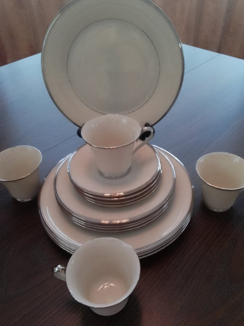 LENOX SOLITAIRE DINNERWARE
